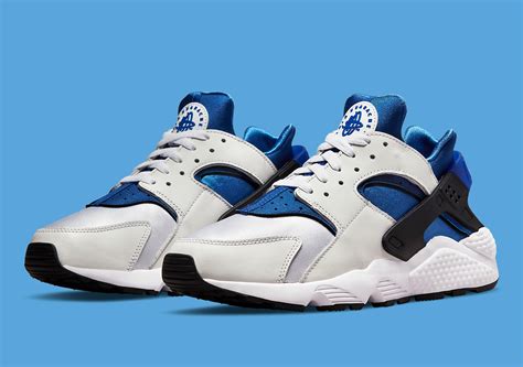 nike huarache blue and white.